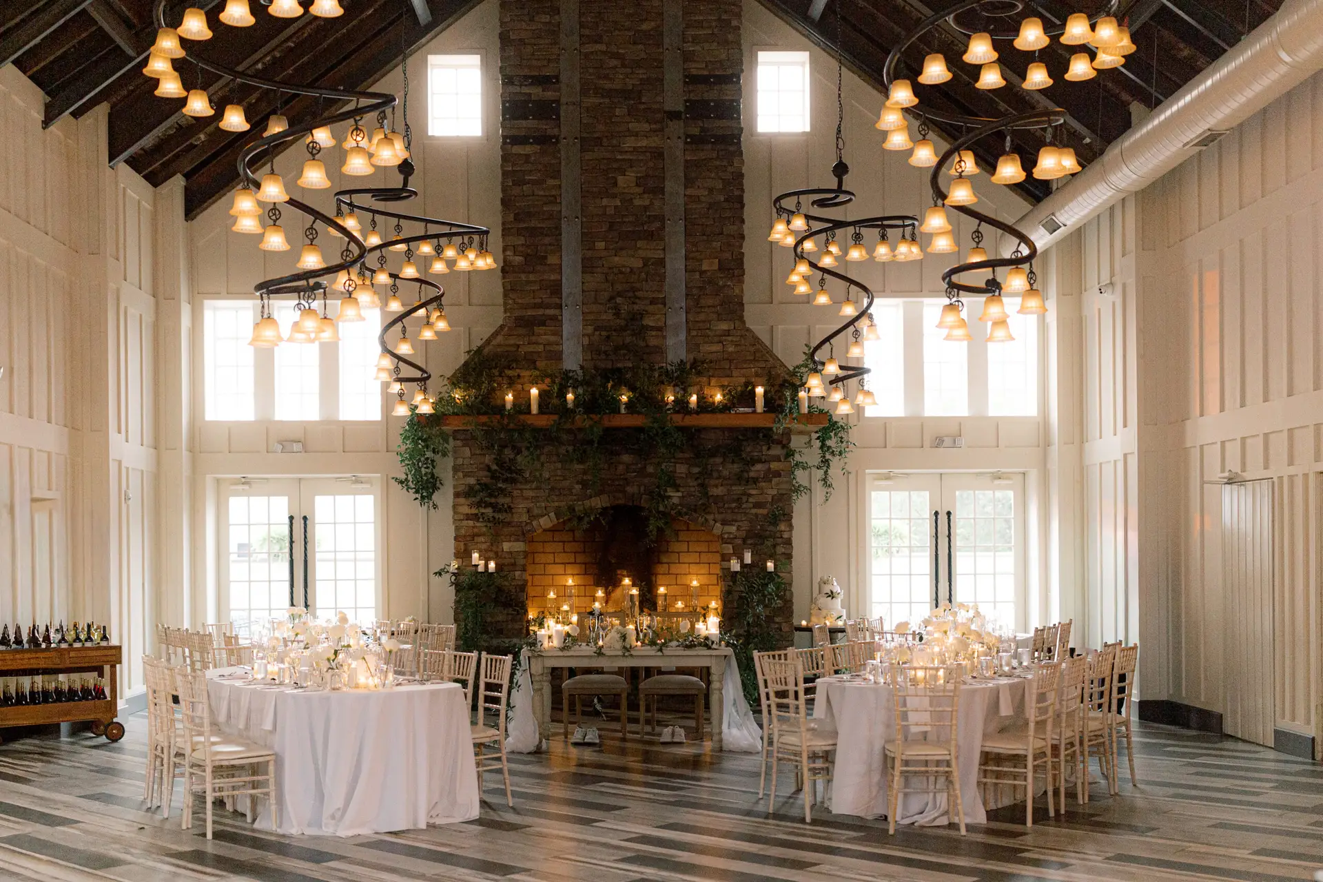 JuliaBlake_RylandInnWedding_CakeCutting-03