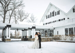 Winter Weddings by Landmark: Seasonal Perks & Cozy Details