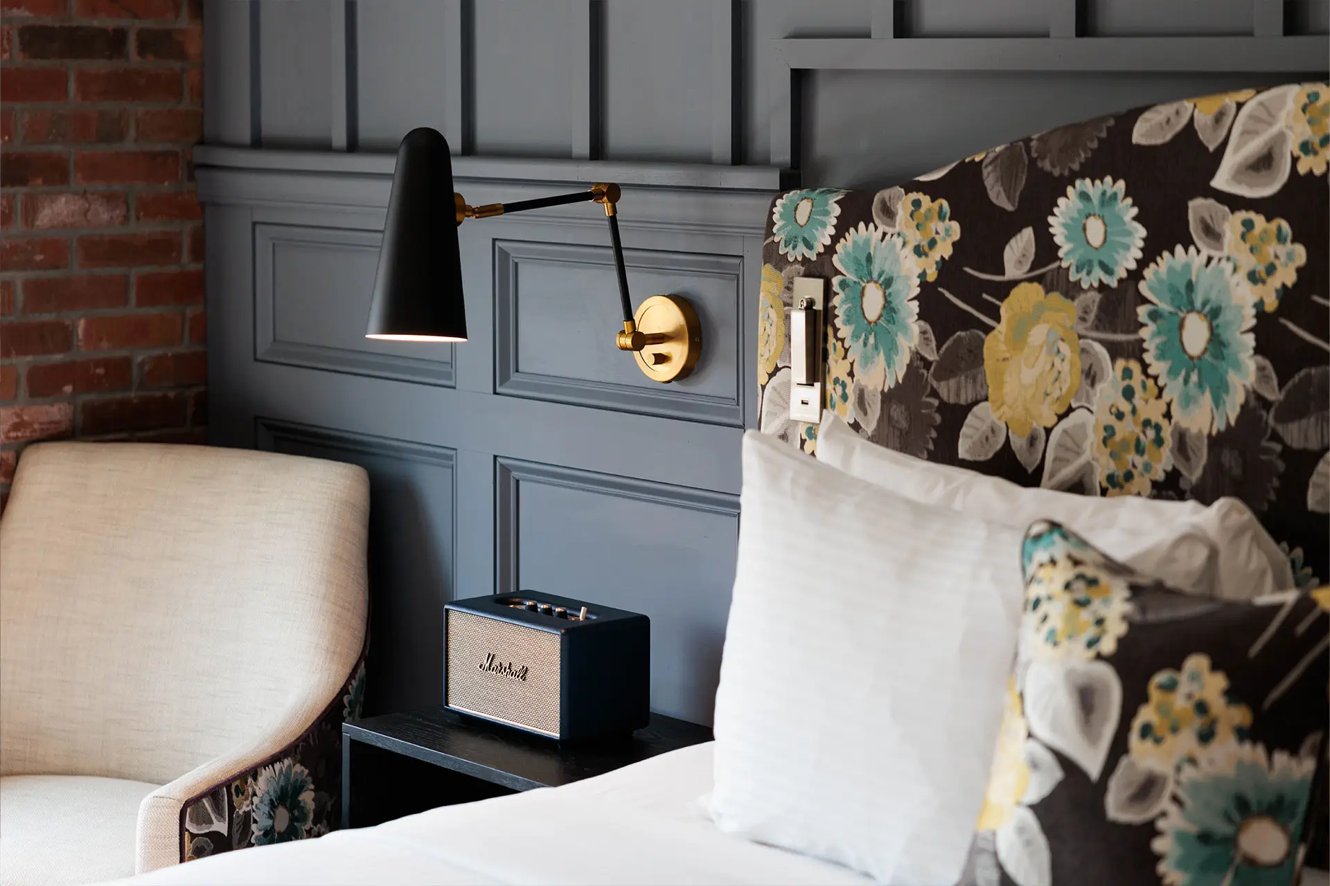 Albion Summit hotel room