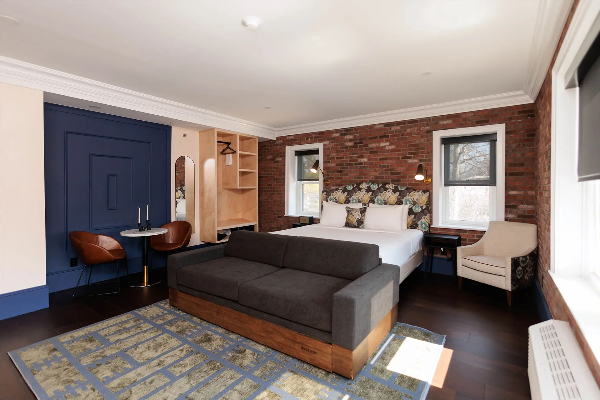 Albion Summit hotel room