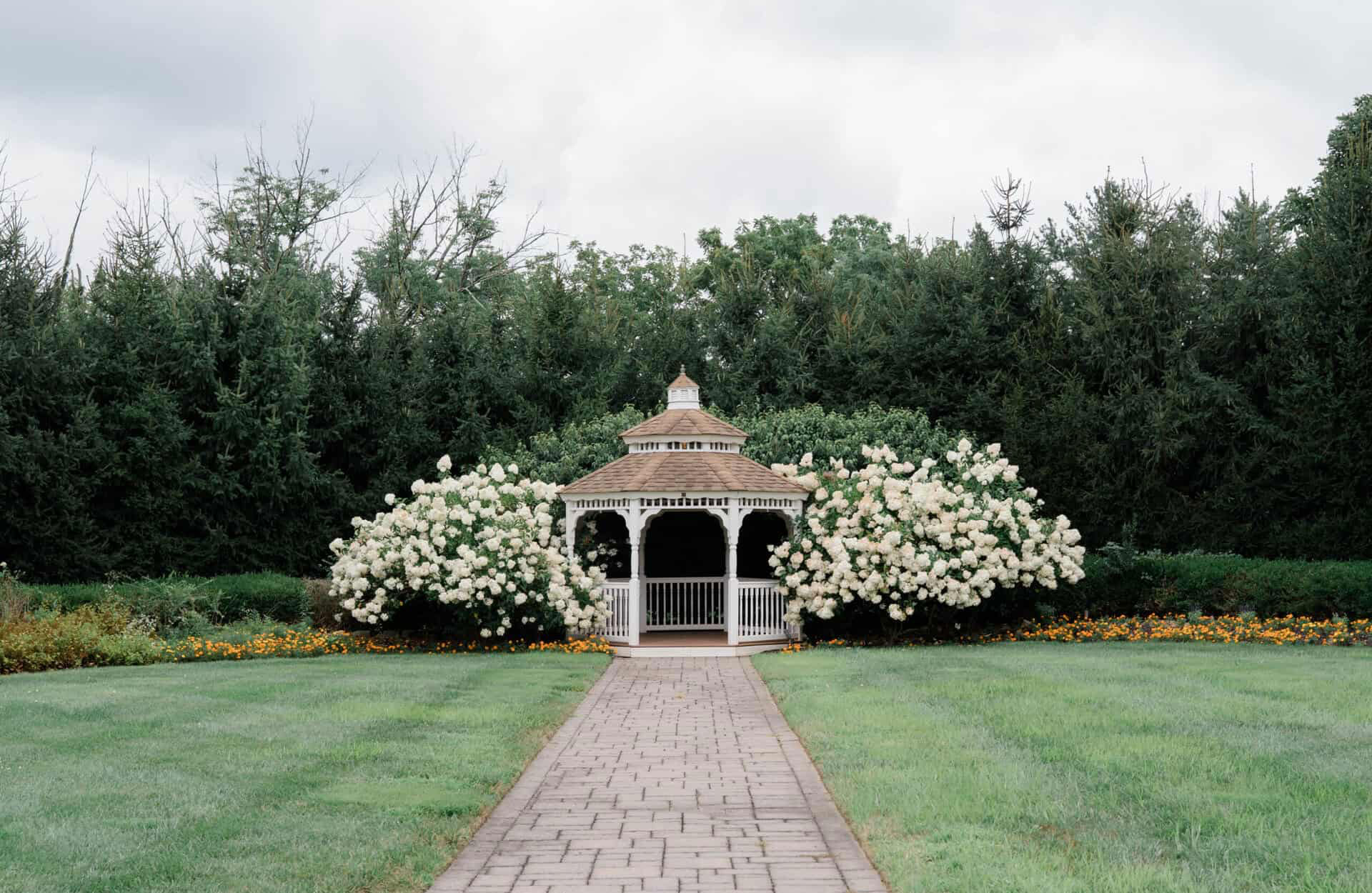 The farmhouse outside lawn