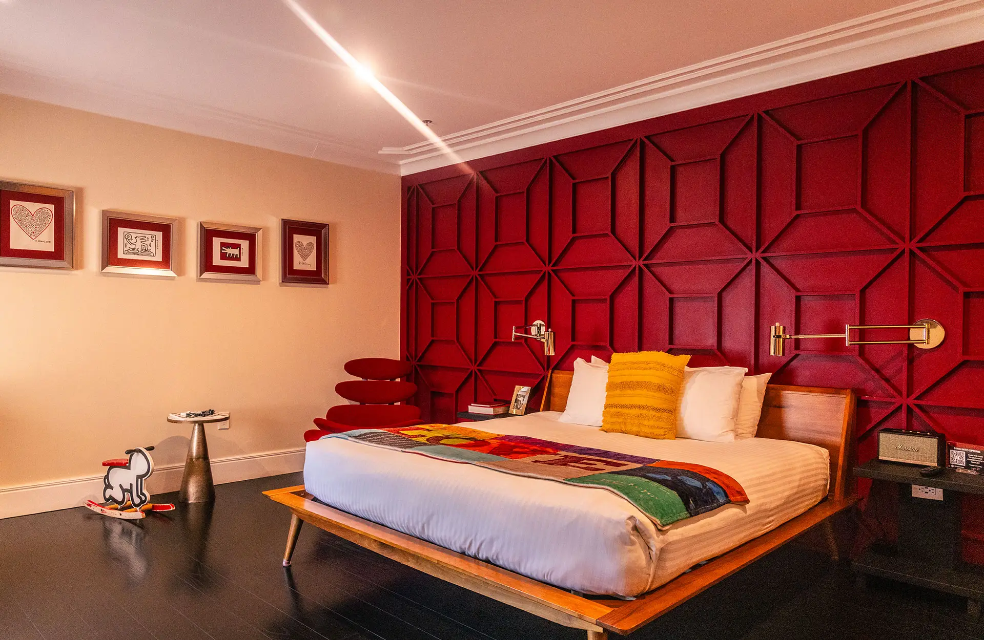 Logan Inn - Hotel Room