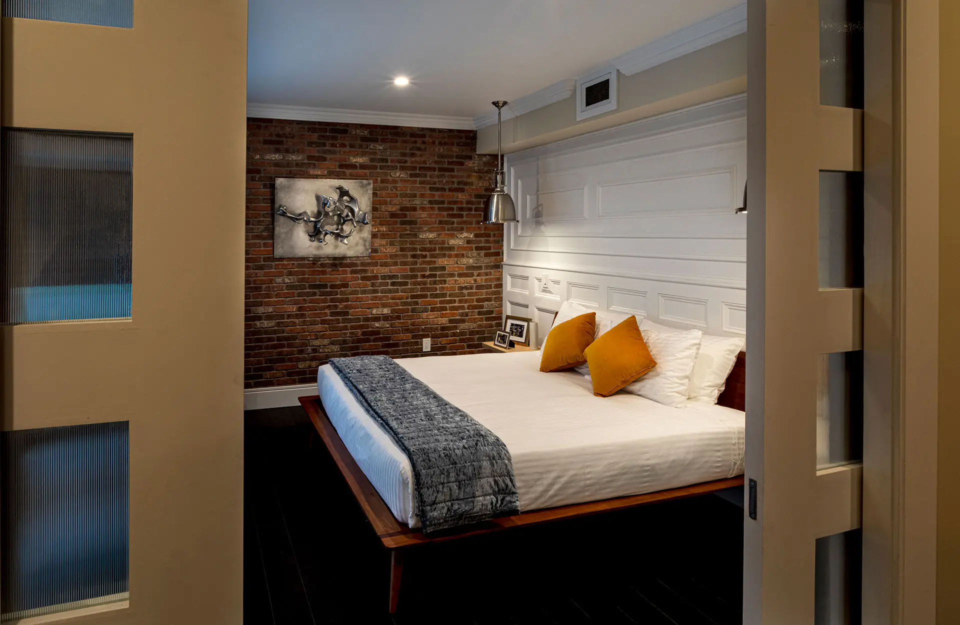 Logan Inn - Hotel Room