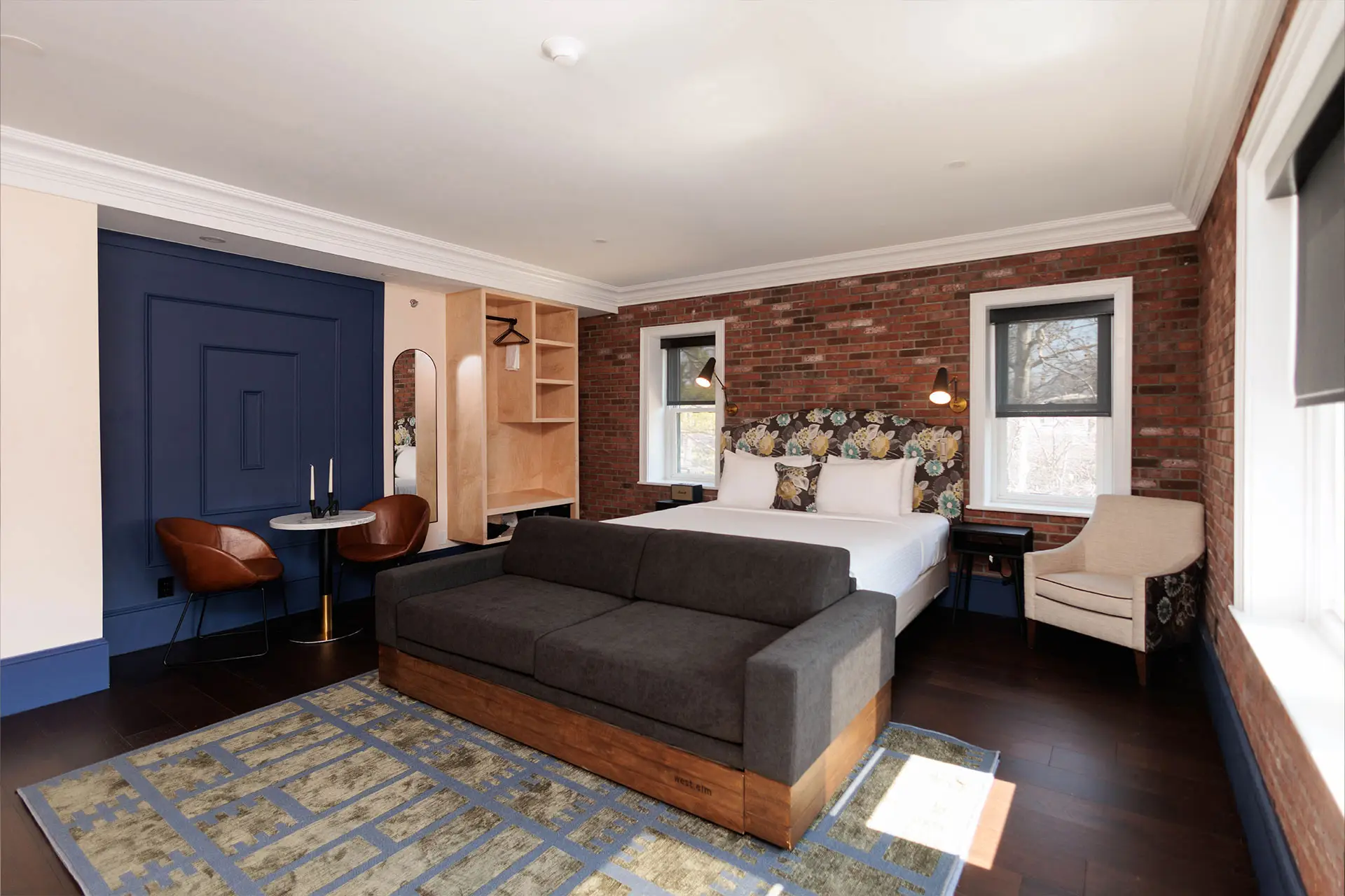 Albion Summit hotel room